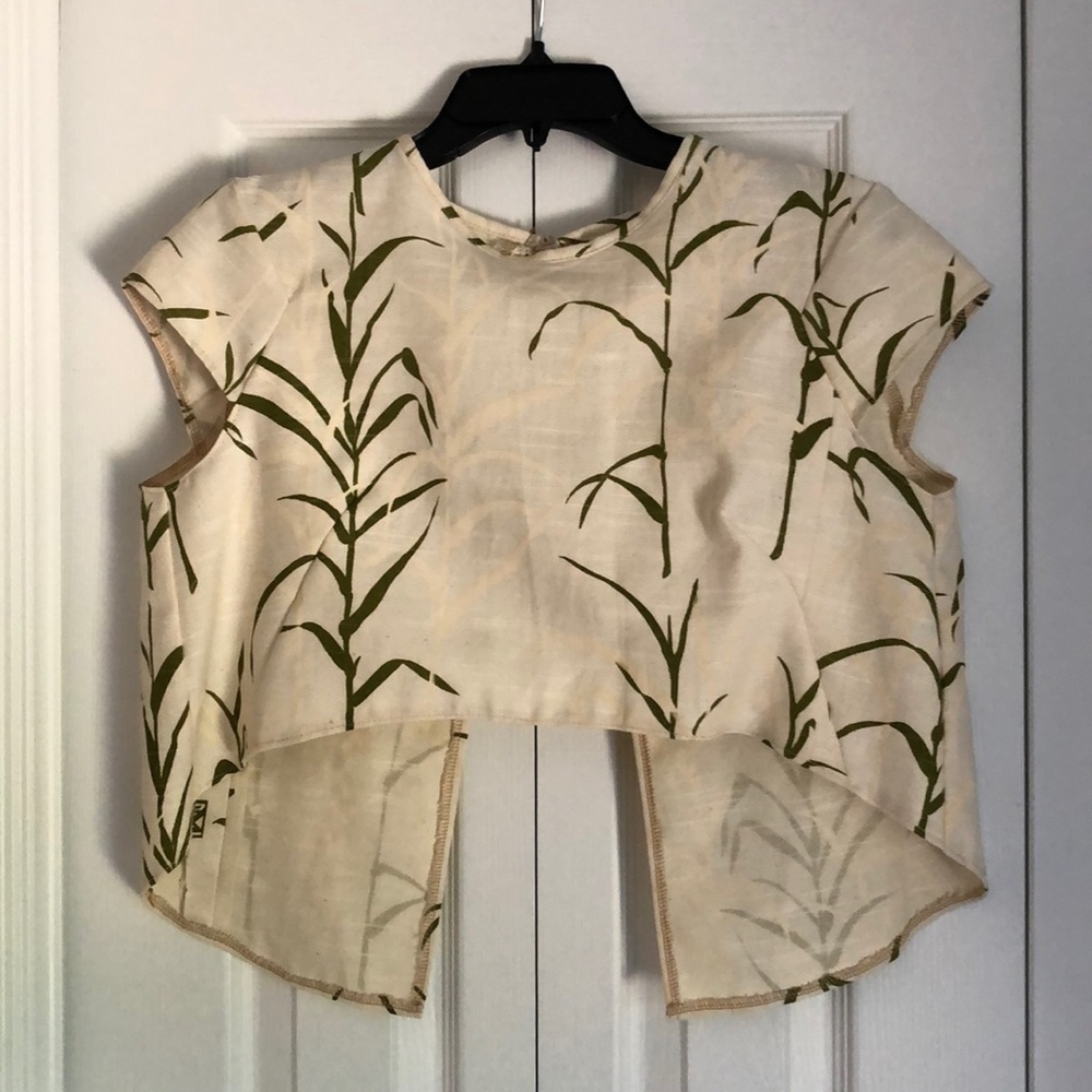 Never worn boutique crop top with open back